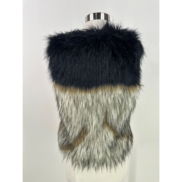 Tatula Faux Fur Vest - Picture 2 of 10